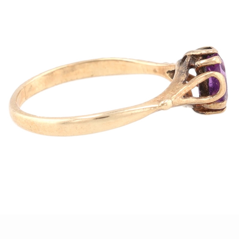 Elegant 10K Gold and Amethyst Ring - Picture 2 of 5
